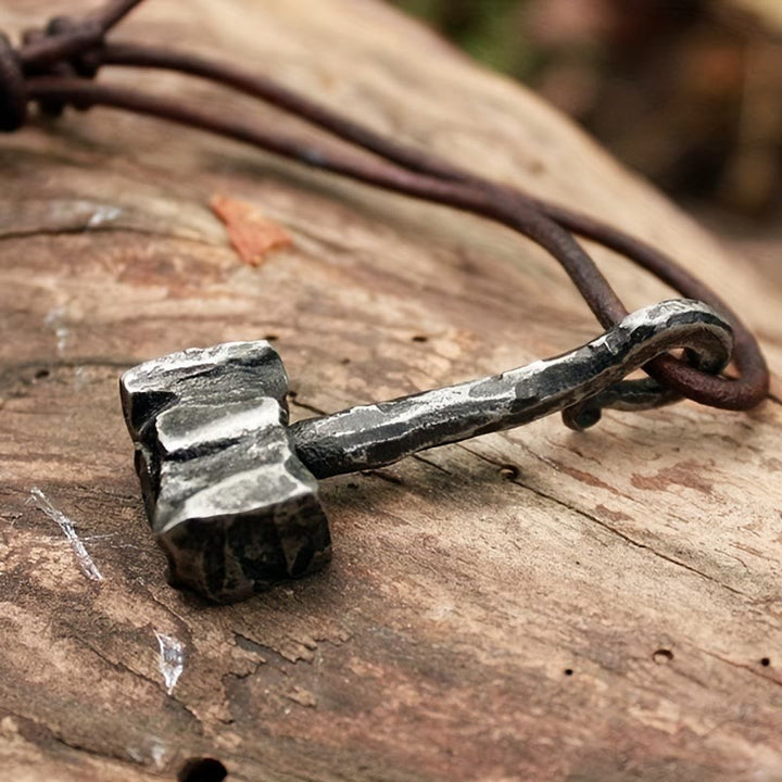 WorldNorse Thors Hammer Halskette aus geschmiedetem Eisen