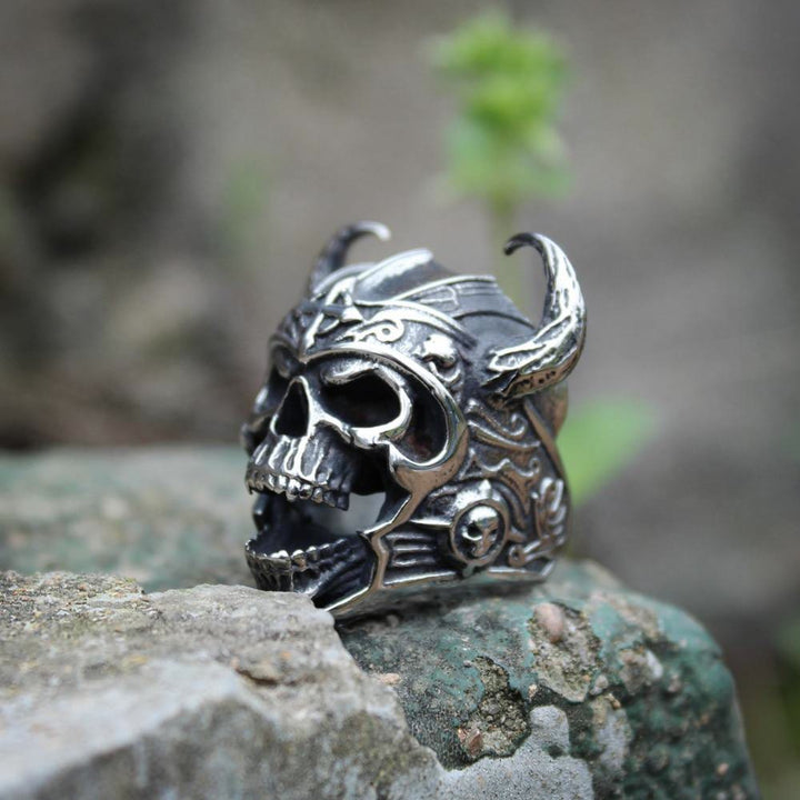 WorldNordischer Ring mit Totenkopf aus Ochsenhorn