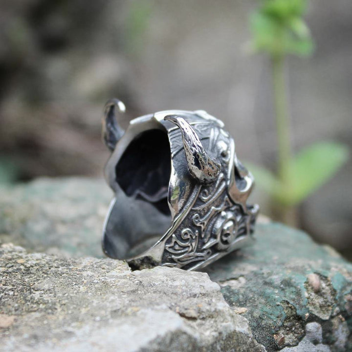 WorldNordischer Ring mit Totenkopf aus Ochsenhorn