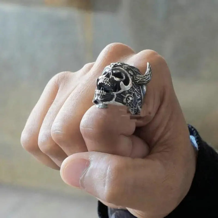 WorldNordischer Ring mit Totenkopf aus Ochsenhorn