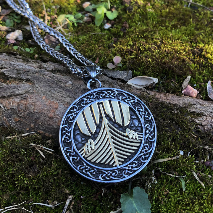 WorldNorse Wikinger-Kriegsschiff-Halskette mit Keltischer Knoten