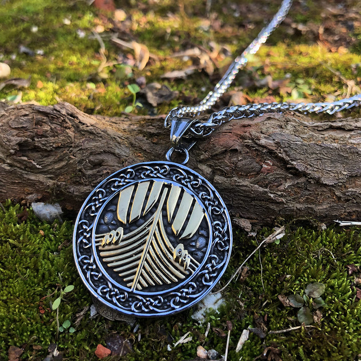 WorldNorse Wikinger-Kriegsschiff-Halskette mit Keltischer Knoten