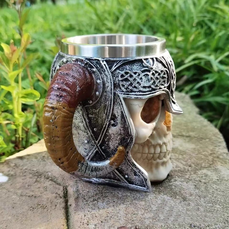 WorldNorse Bierkrug mit Totenkopf und gekreuzten Knochen