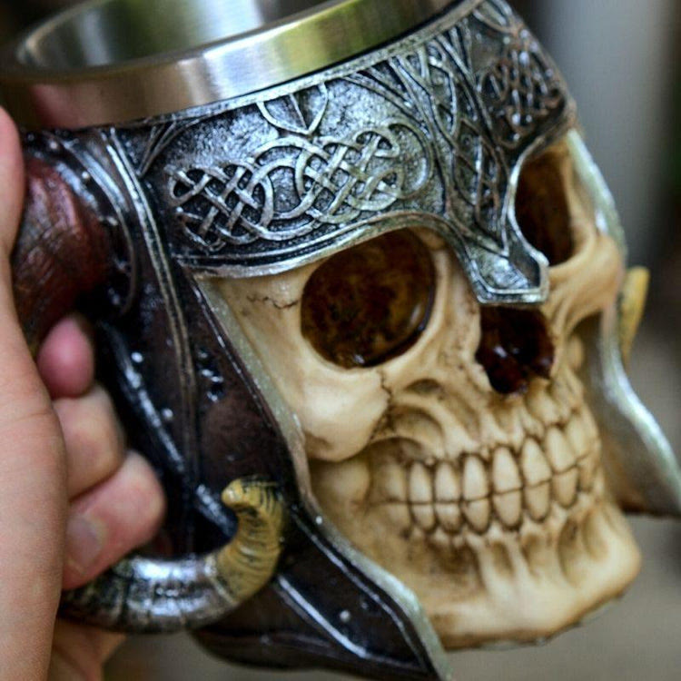 WorldNorse Bierkrug mit Totenkopf und gekreuzten Knochen