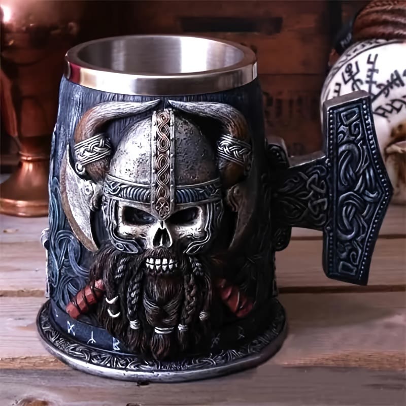 WorldNorse Mjölnir Totenkopf mit gehörntem Helm Krug
