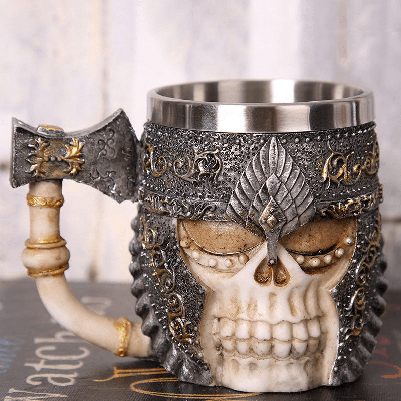 Tasse mit nordischem Wikinger-Totenkopf-Krieger