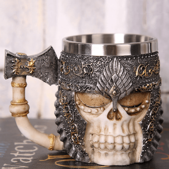 Tasse mit nordischem Wikinger-Totenkopf-Krieger