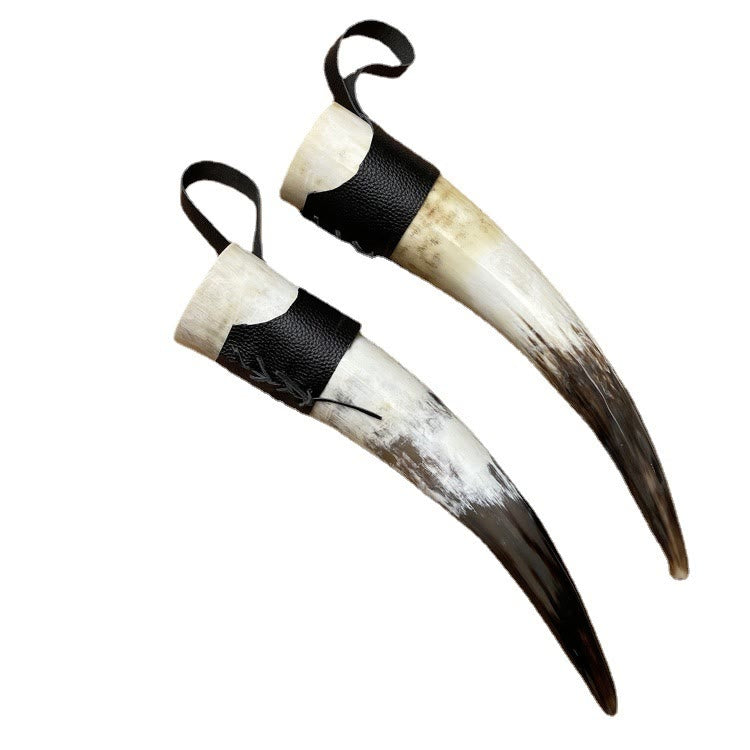 WorldNorse Handgefertigtes Trinkhorn mit Ständer