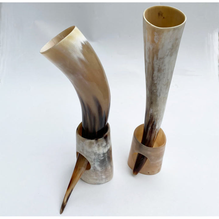 WorldNorse Handgefertigtes Trinkhorn mit Ständer