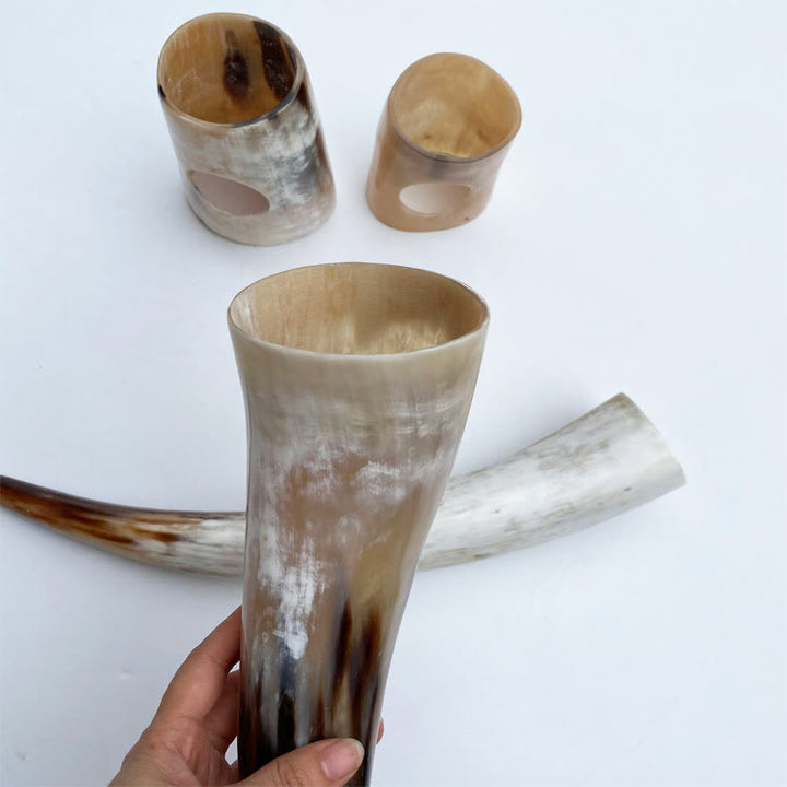 WorldNorse Handgefertigtes Trinkhorn mit Ständer