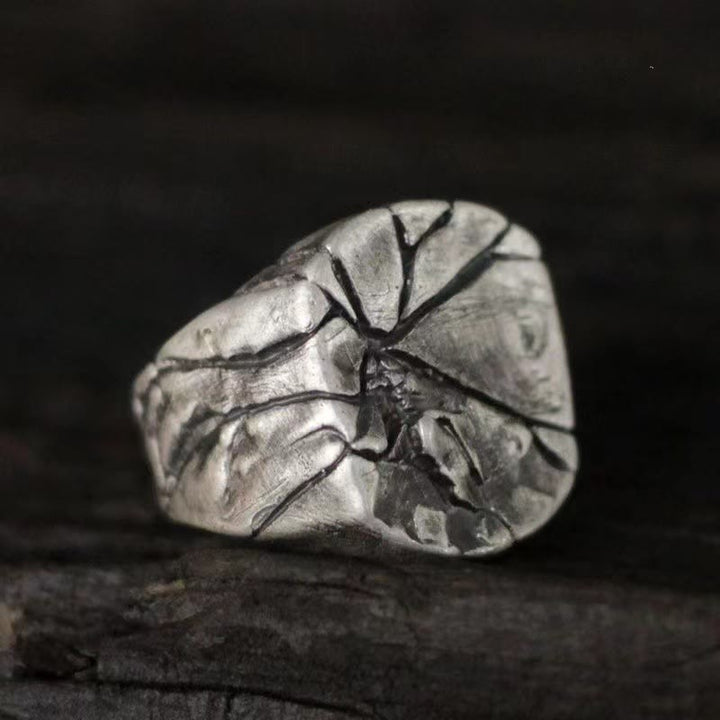 WorldNorse Retro-Ring aus Edelstahl mit rissiger Steinstruktur