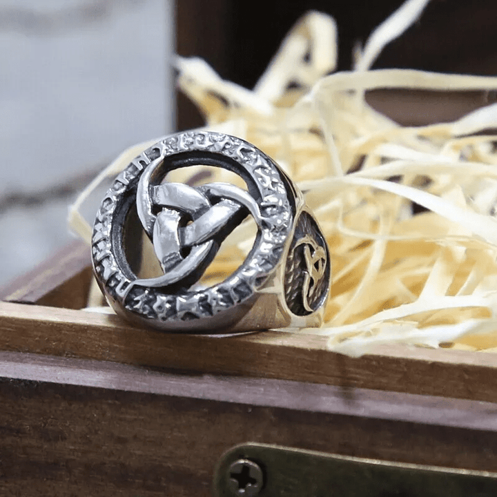 WorldNordischer Ring mit dem Dreifaches Horn von Odin