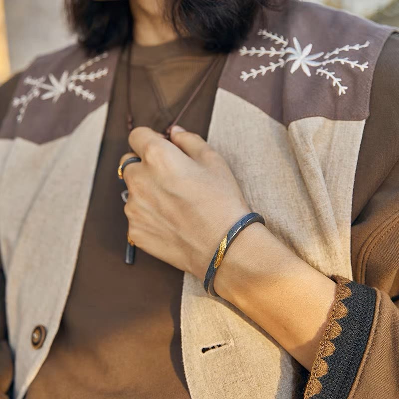 WorldNorse Flowing Fire Verstellbares Armband/Ring mit Goldeinlage - image 1