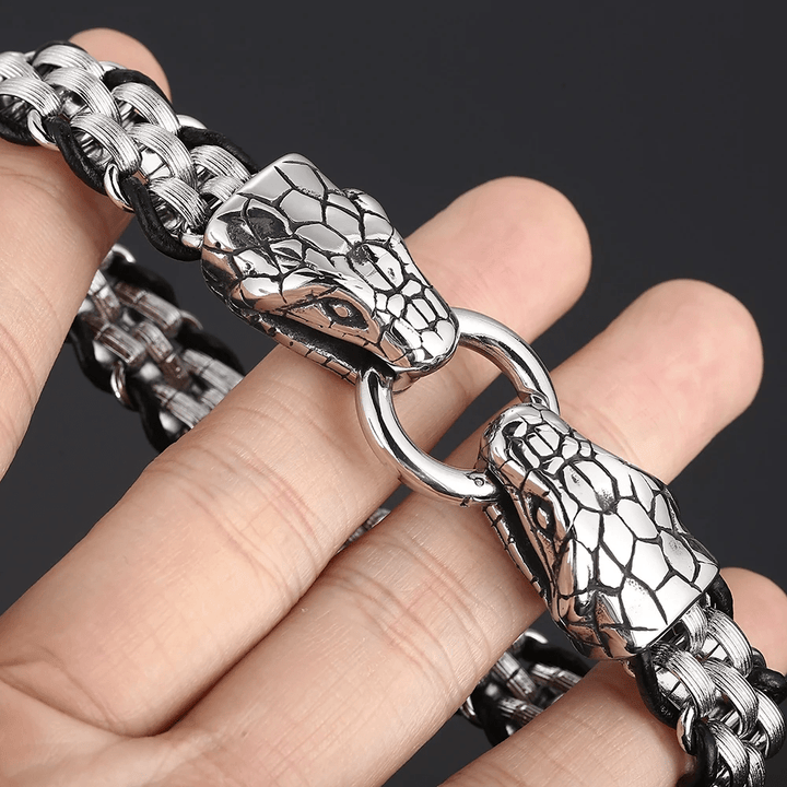 WorldNorse Geflochtenes Lederarmband mit Schlangenkopfschnalle