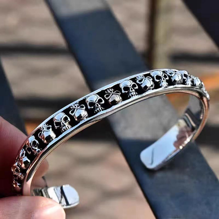WorldNorse Totenkopf-Armband, dunkles Gothic-Armband