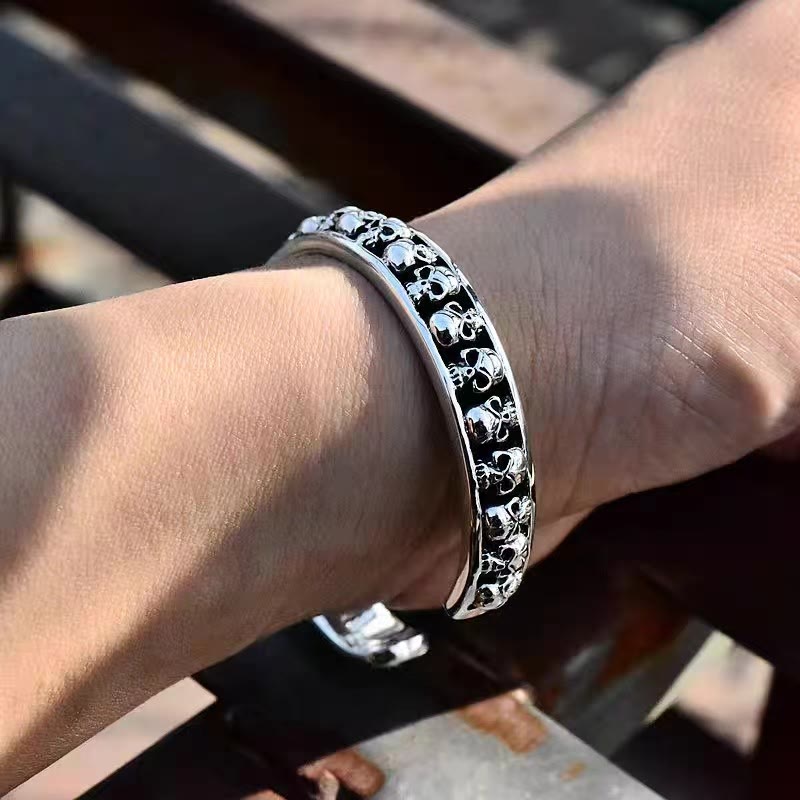 WorldNorse Totenkopf-Armband, dunkles Gothic-Armband