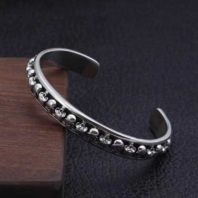 WorldNorse Totenkopf-Armband, dunkles Gothic-Armband
