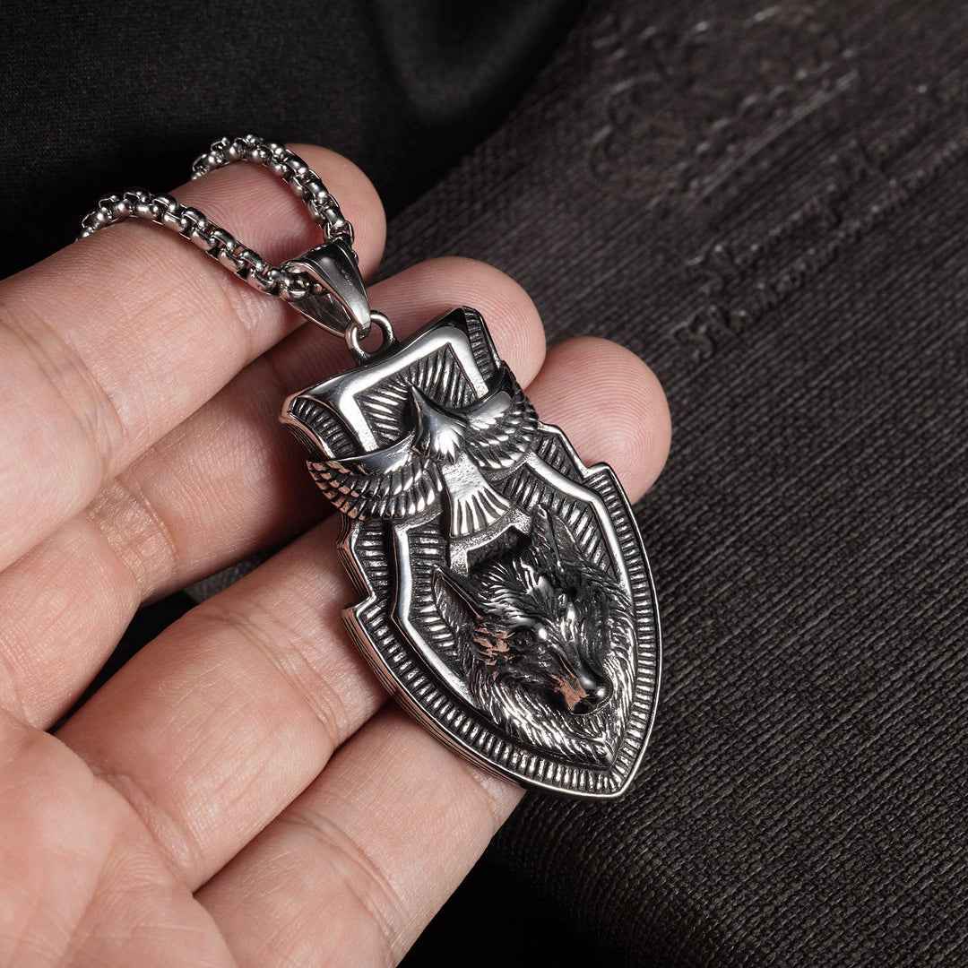 WorldNorse Halskette mit fliegendem Raven Wolf -Schild