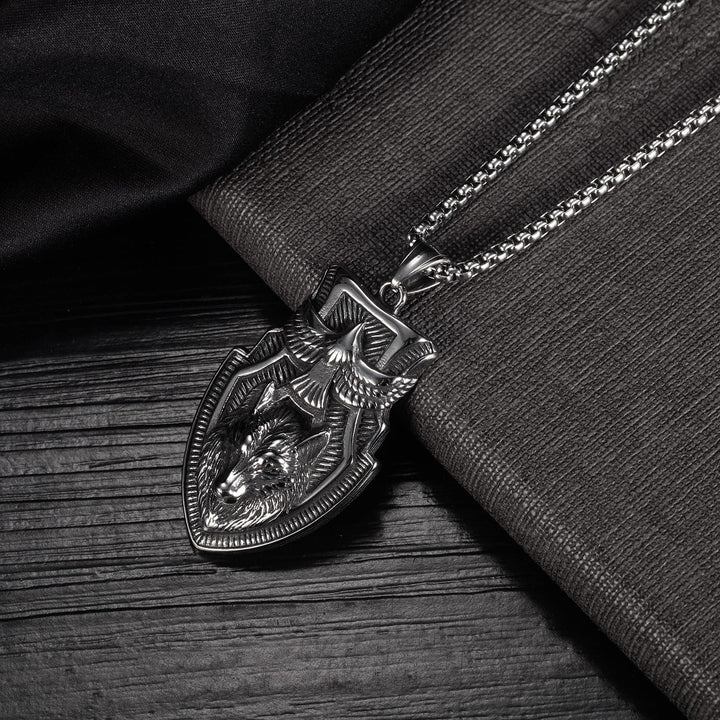 WorldNorse Halskette mit fliegendem Raven Wolf -Schild