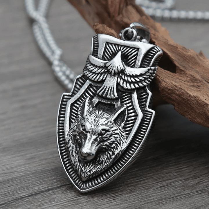 WorldNorse Halskette mit fliegendem Raven Wolf -Schild