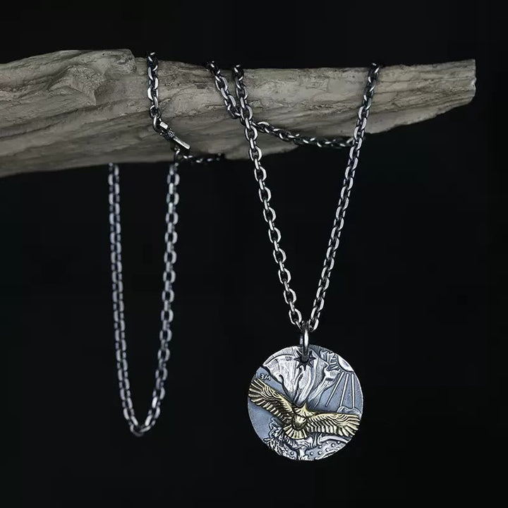 WorldNorse – Doppelseitige Halskette mit Münze im fliegenden Adler-Design