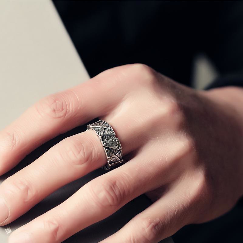 WorldNordischer Ring mit Narbenstruktur