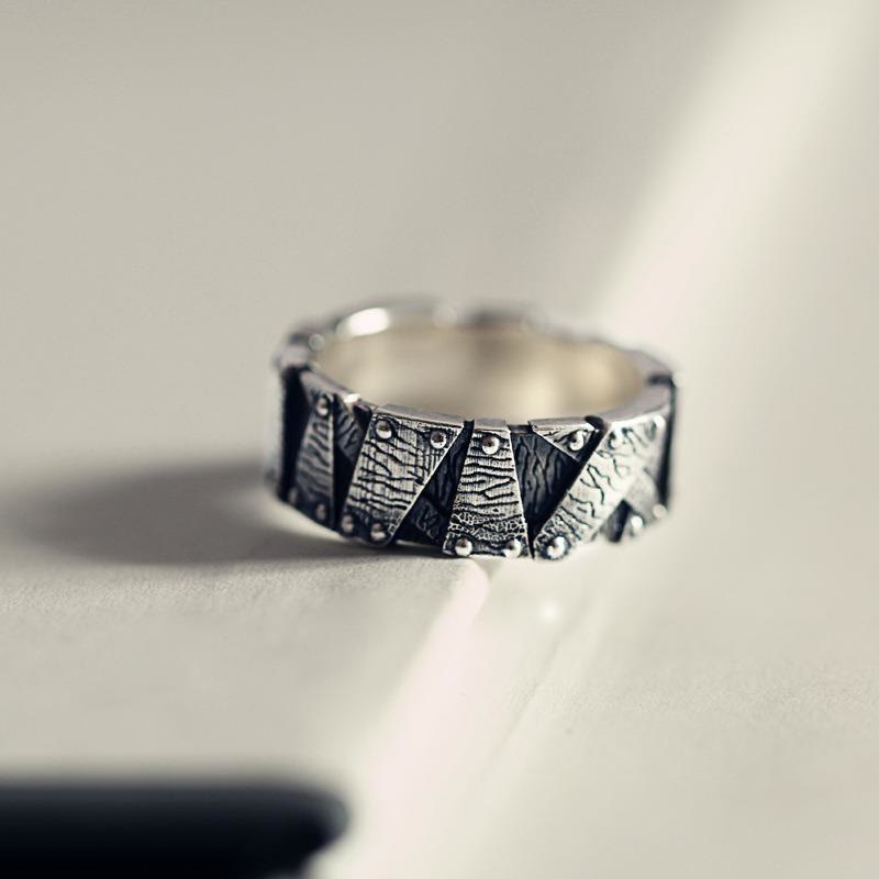 WorldNordischer Ring mit Narbenstruktur