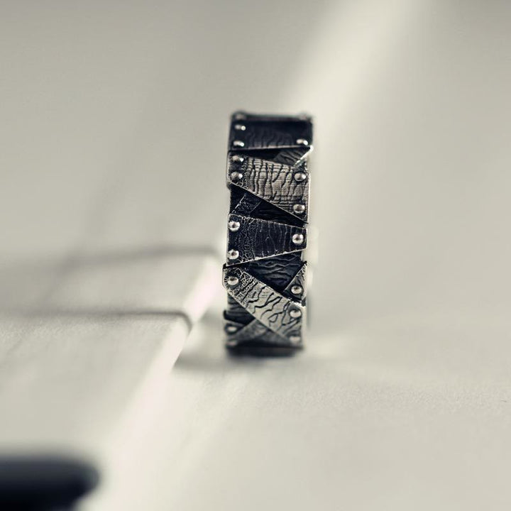 WorldNordischer Ring mit Narbenstruktur