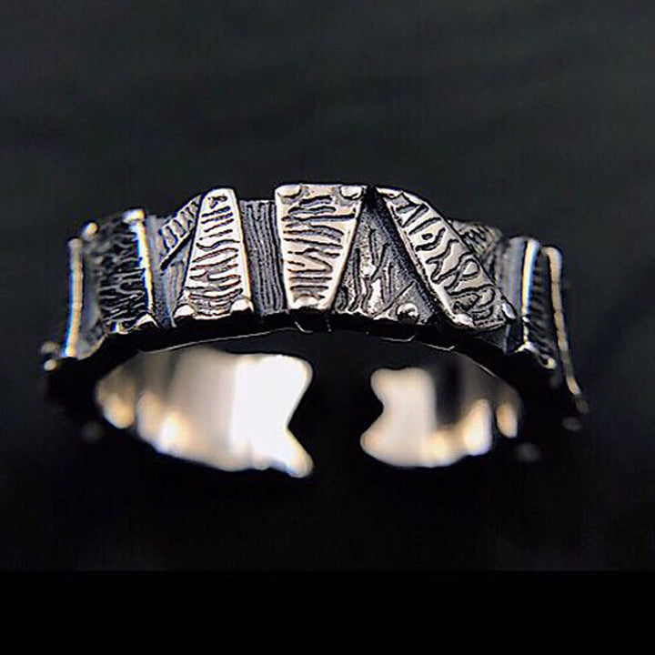 WorldNordischer Ring mit Narbenstruktur
