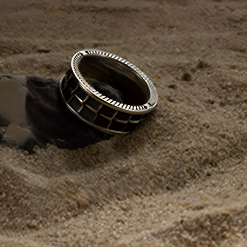 WorldNorse – Ring mit Retro-Schuppenstruktur