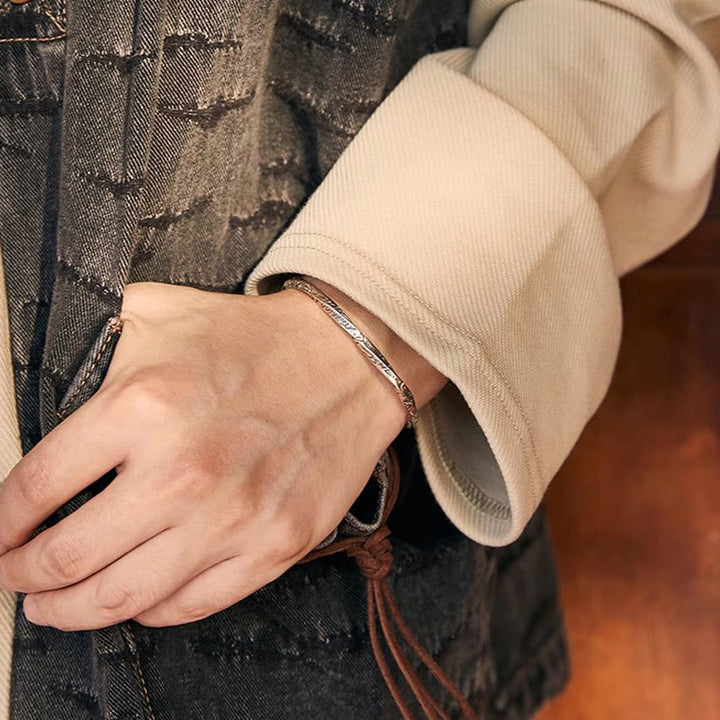 WorldNorse – Handgemachtes Manschettenarmband mit Inschrift