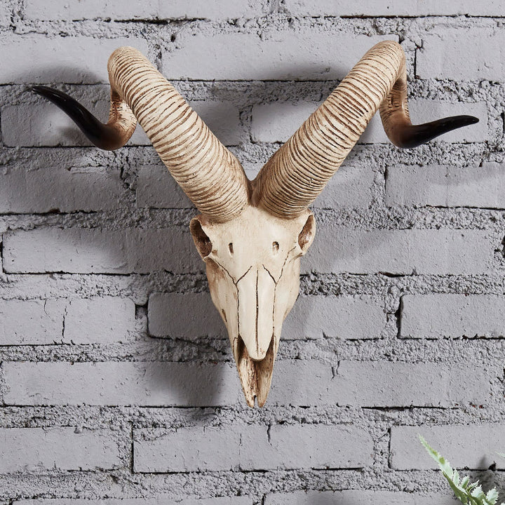 WorldNorse Wandskulptur mit Schafschädel, Dekoration