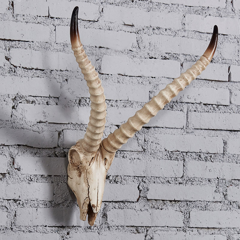 WorldNorse Wandskulptur aus Kunstharz mit Langhorn-Tier