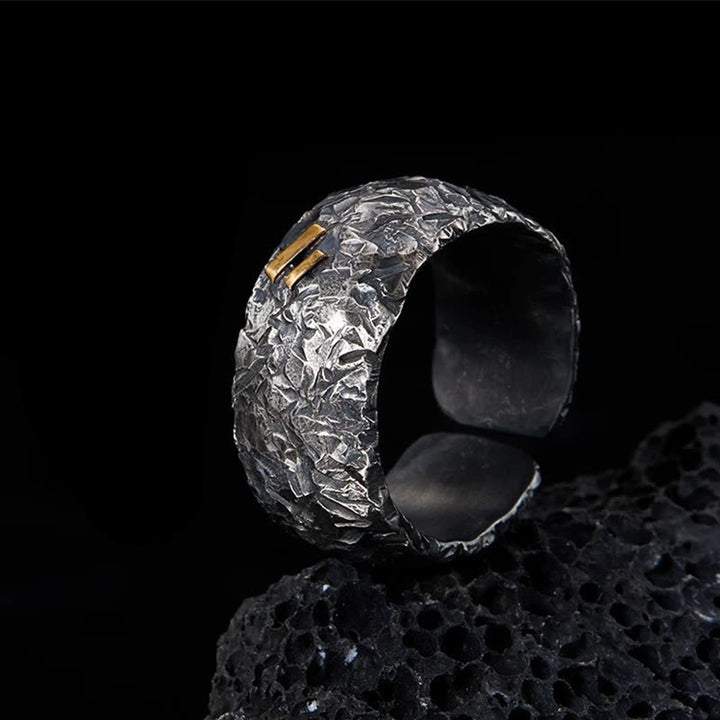 WorldNorse Robuster Ring mit gehämmerter Textur