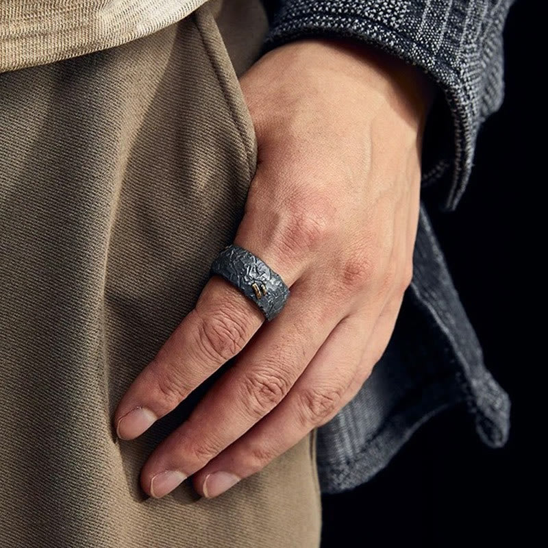 WorldNorse Robuster Ring mit gehämmerter Textur