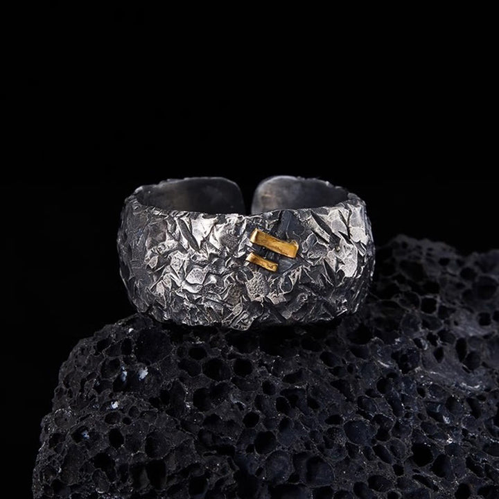 WorldNorse Robuster Ring mit gehämmerter Textur
