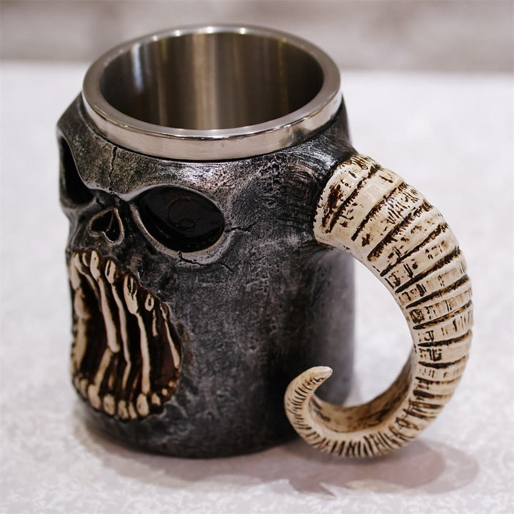 Tasse mit brüllendem Widderhorn und Totenkopf von WorldNorse