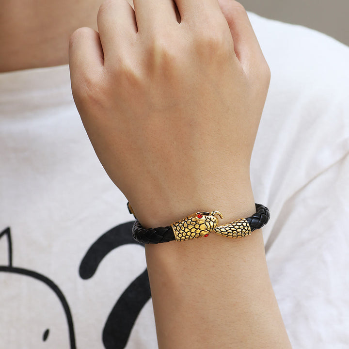 WorldNorse Geflochtenes Lederarmband mit Schlangenkopf und beißendem Schwanz