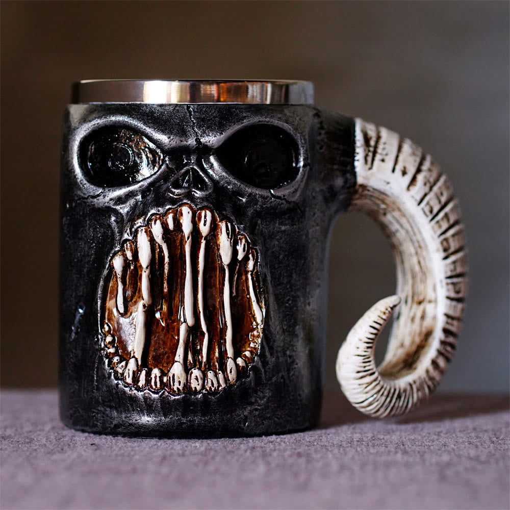 Tasse mit brüllendem Widderhorn und Totenkopf von WorldNorse