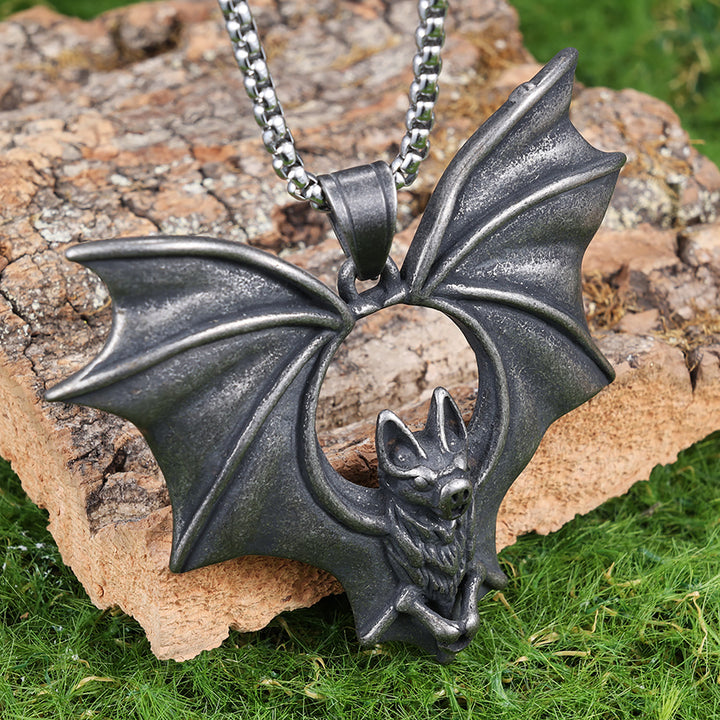 WorldNordische Gothic-Halskette mit dunkler Fledermaus