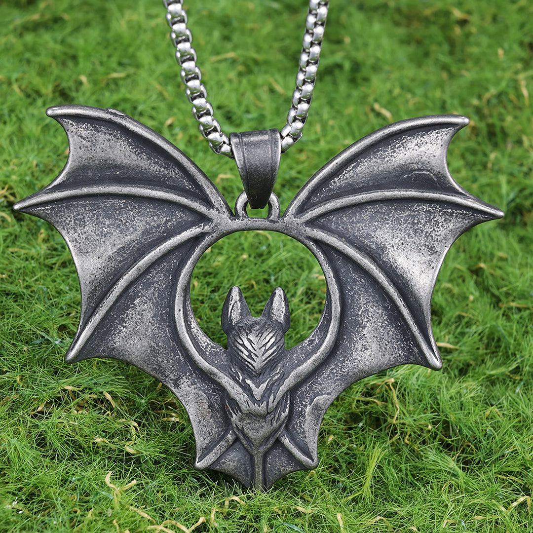 WorldNordische Gothic-Halskette mit dunkler Fledermaus
