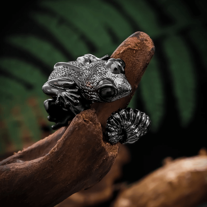 WorldNorse – Schwarzer Ring mit Pistole in Echsenform