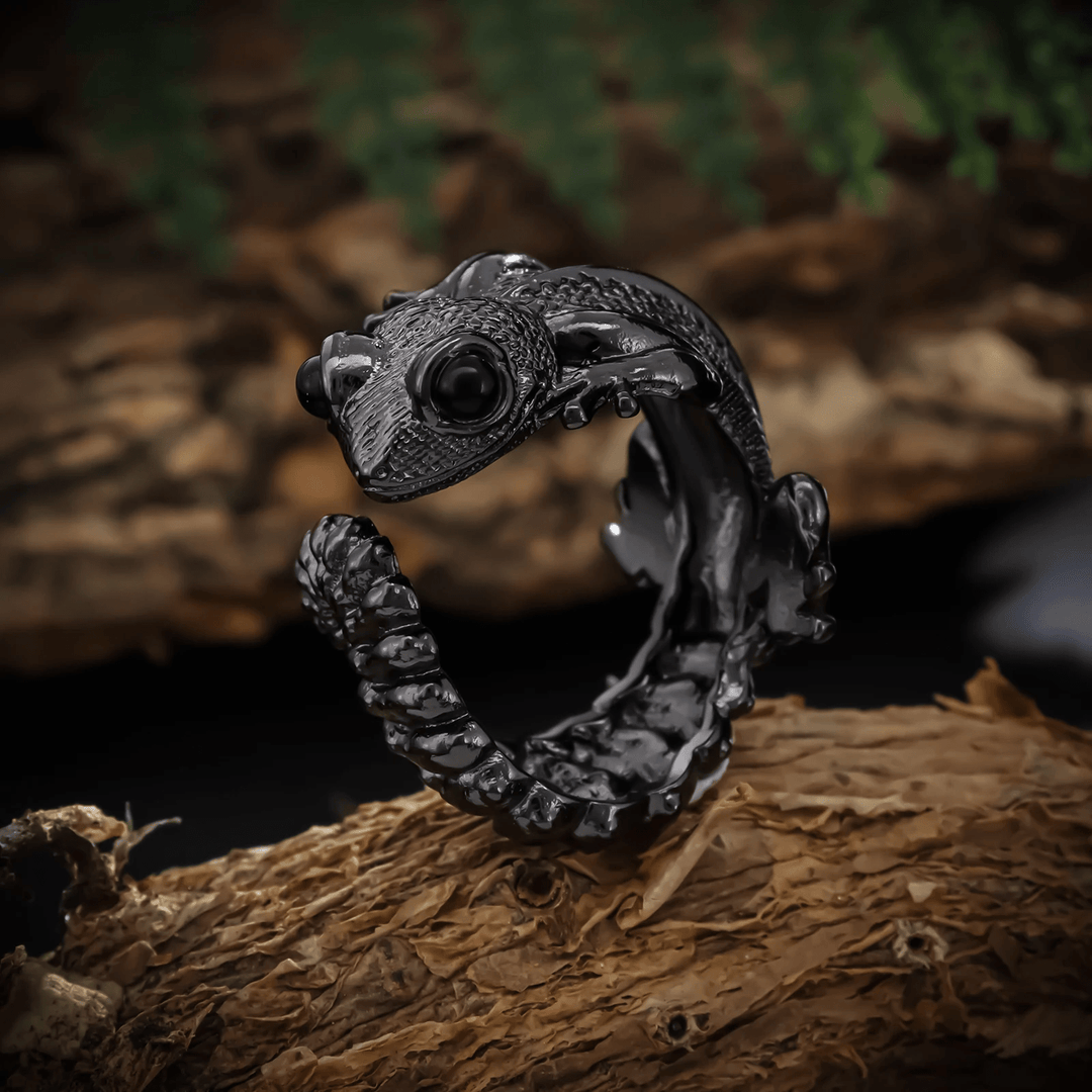 WorldNorse – Schwarzer Ring mit Pistole in Echsenform