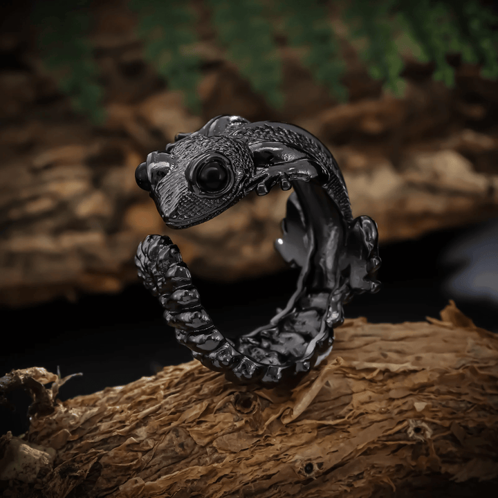 WorldNorse – Schwarzer Ring mit Pistole in Echsenform