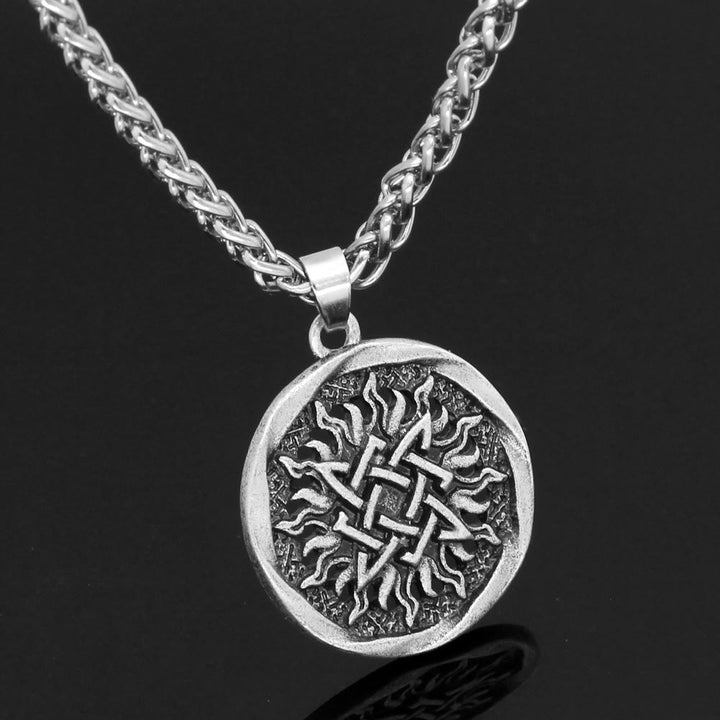 WorldNorse Halskette mit Sunburst-Schnitzerei-Anhänger