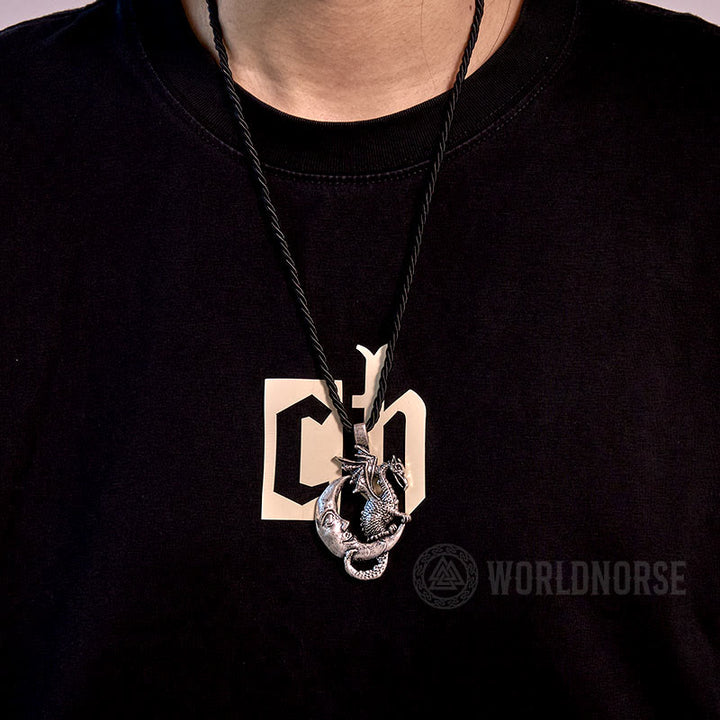 WorldNorse Mythische Wikinger-Halskette mit Drachenmond