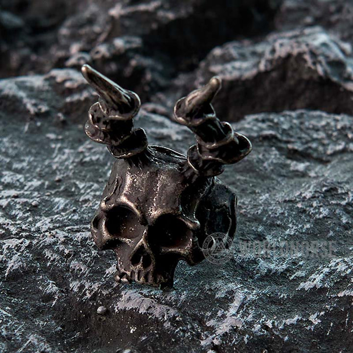 WorldNordischer Totenkopf-Ring mit langem Horn