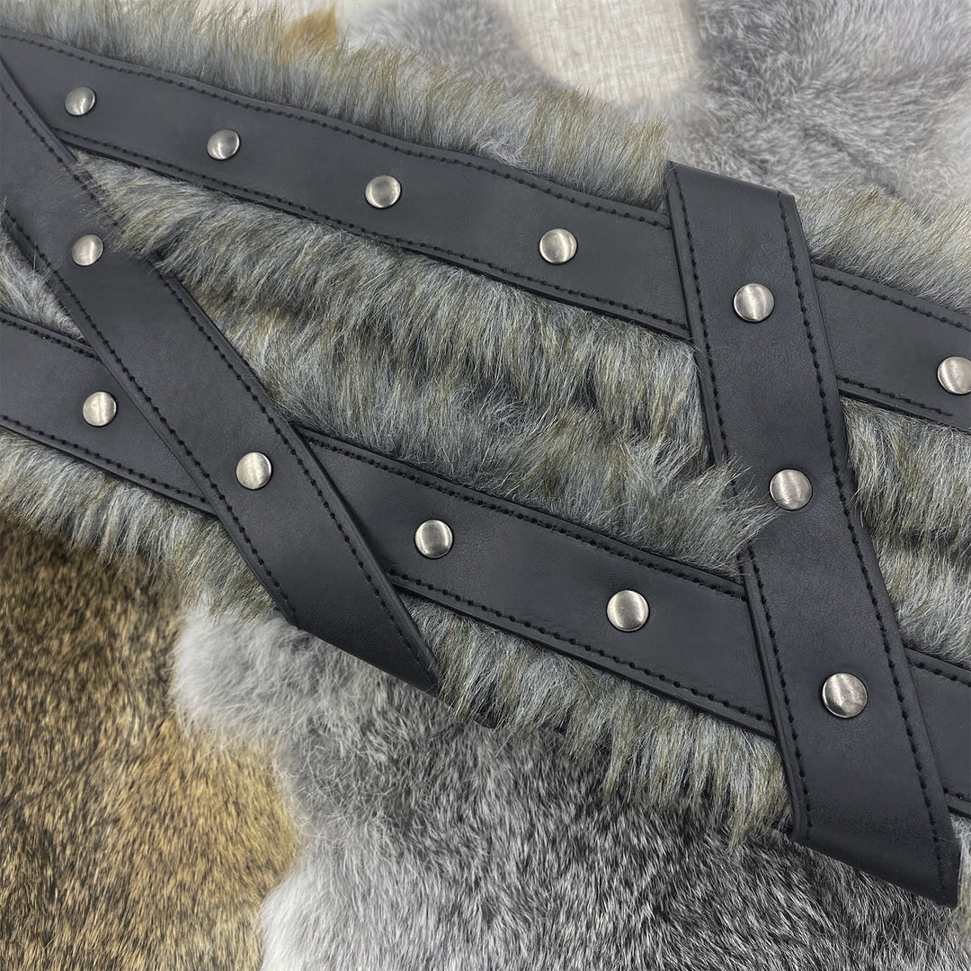 WorldNorse Wikinger-Hüftgürtel mit Pelzfutter und Nieten
