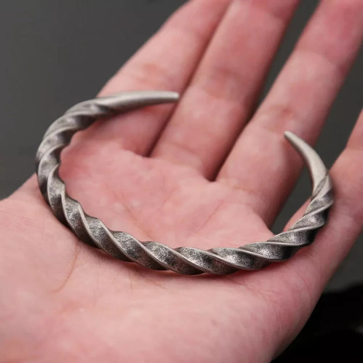 WorldNorse Nordisches Armband aus gedrehtem Horn