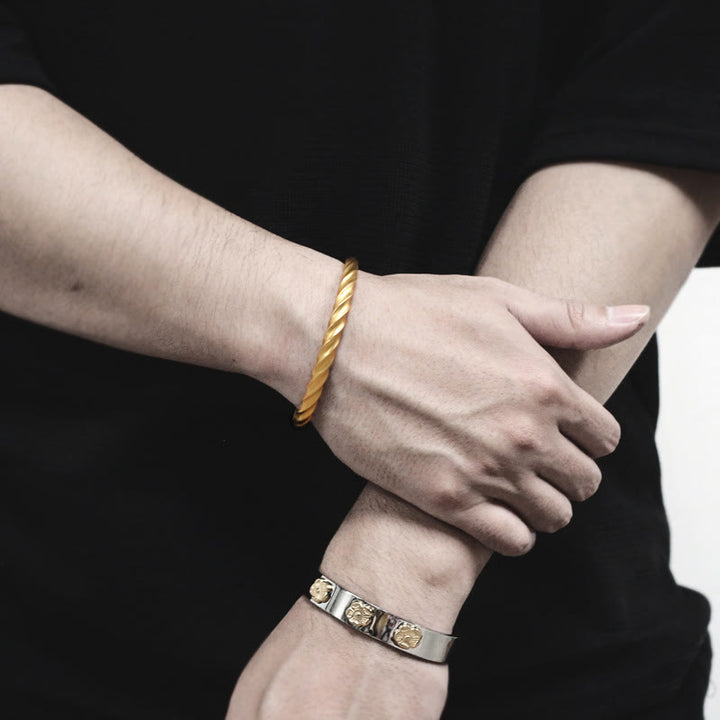 WorldNorse Nordisches Armband aus gedrehtem Horn